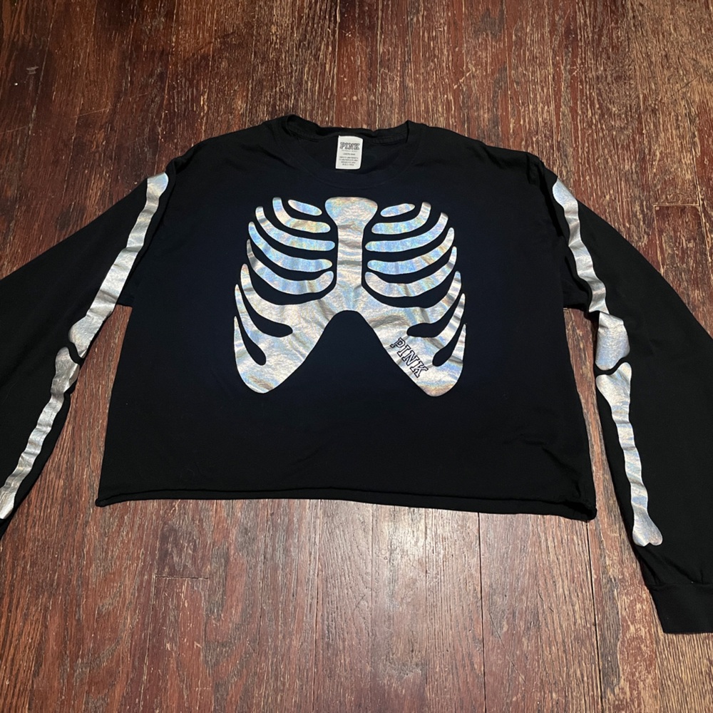 PINK Victoria's Secret Black Tee with Silver skeleton Print sz L